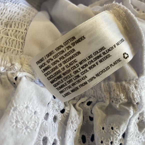 Eyelet lace summer flirty, romantic white top XS//0-2 - Picture 11 of 11